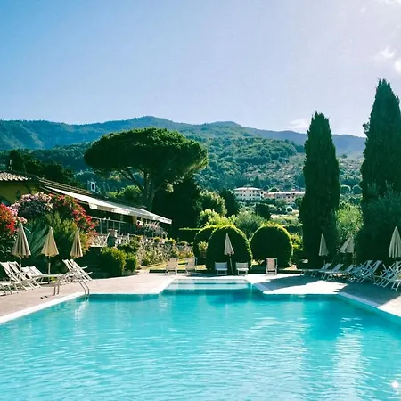 公寓式酒店 Isa-residence With Swimming Pool Surrounded By Tuscan Nature In San Donato Fronzano, With Air Conditioning And Private Outdoor Area *